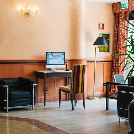 Western Tritone Hotel 4*